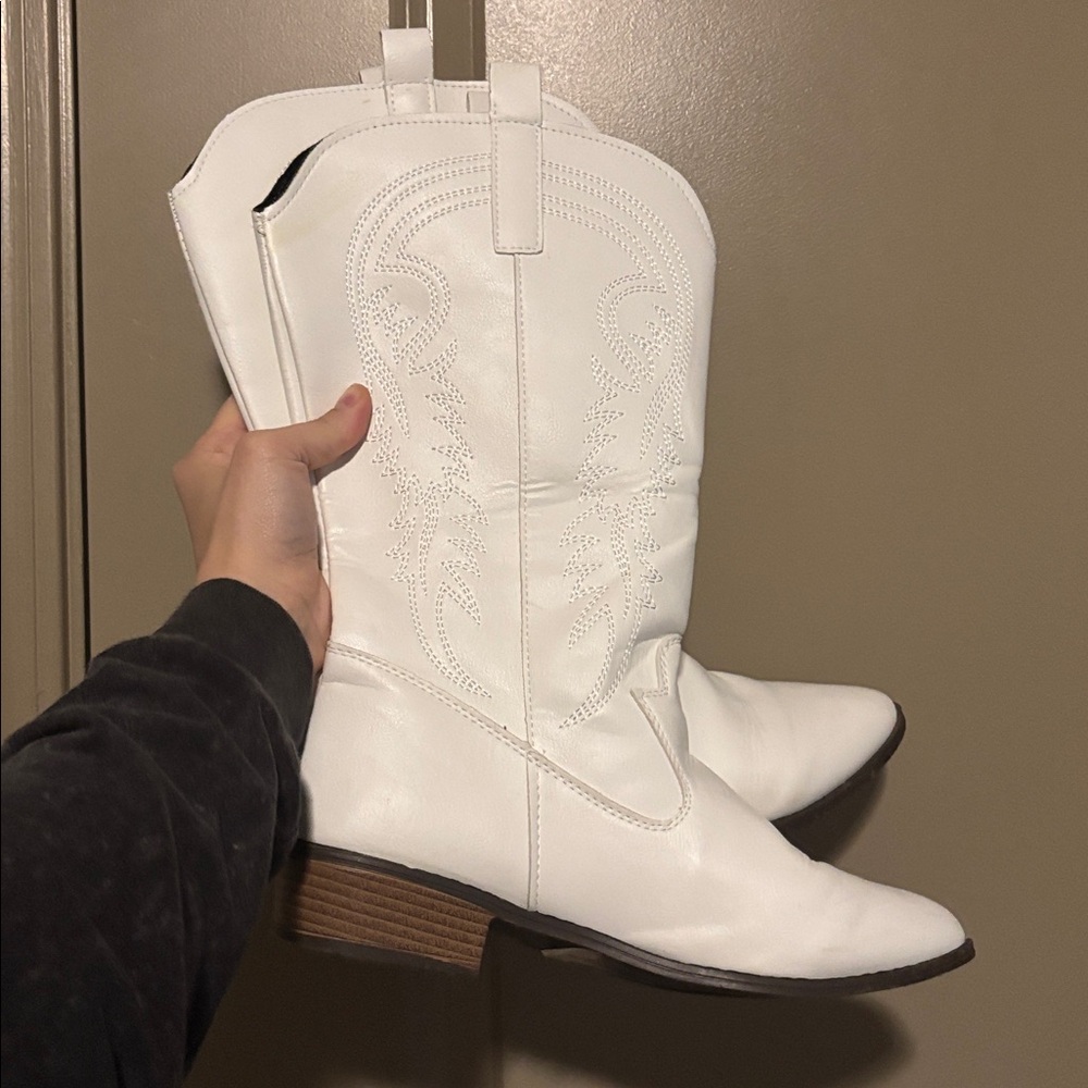 SHEIN White Heeled Cowboy Boots - Picture 3 of 4
